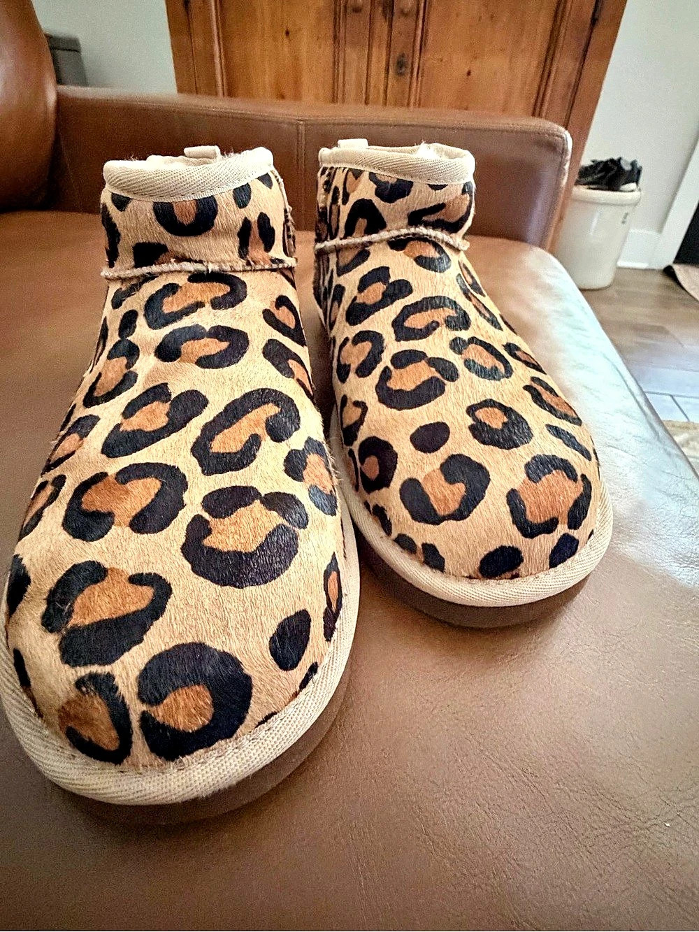 UGG Classic Ultra Mini Calf Hair Leopard Boots Brown & Black US 10